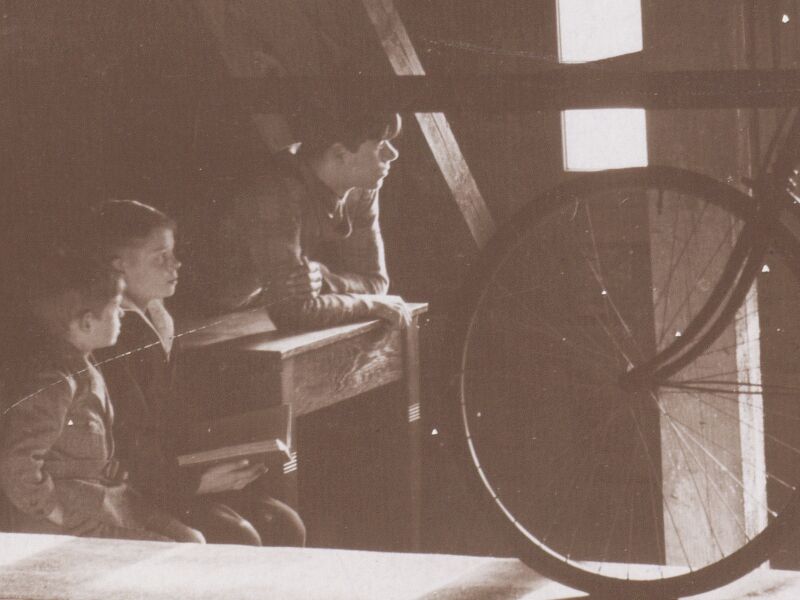 Hellmut, G&uuml;nter, Emil auf dem Dachboden ca.1926