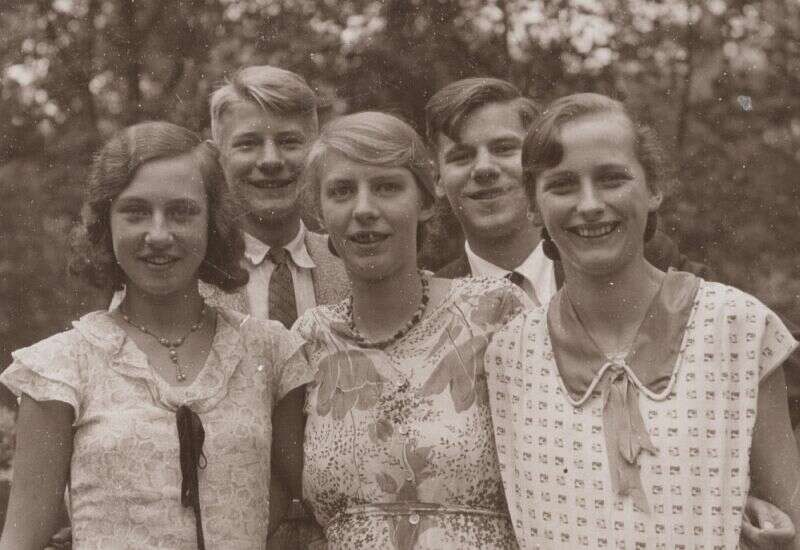 Oskar, Emil, Kl&auml;rchen und Freundinnen ca.1926