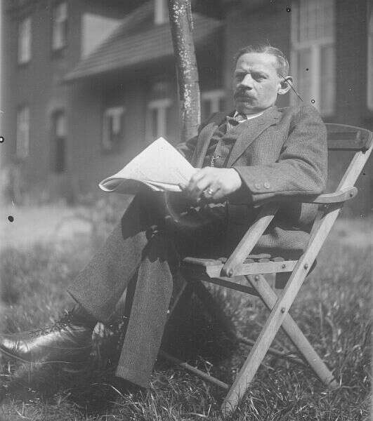 Emil K. Hartwig, Zeitungslekt&uuml;re ca.1927