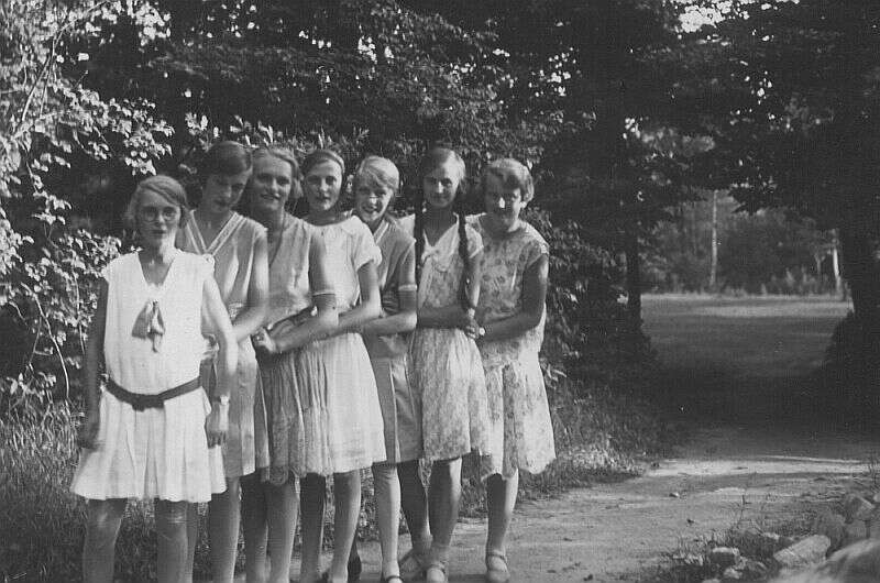 Kl&auml;rchins Freundinnen ca.1927