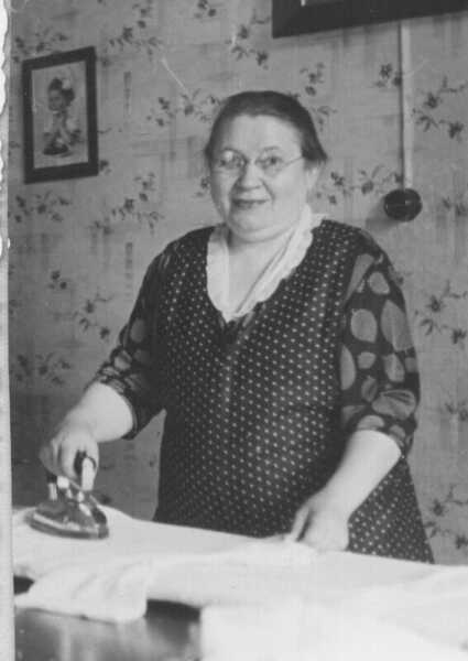 Mutter Anna Hartwig ca 1946