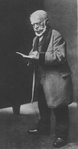 Adolf Menzel - Foto in hohem Alter (13 KB)