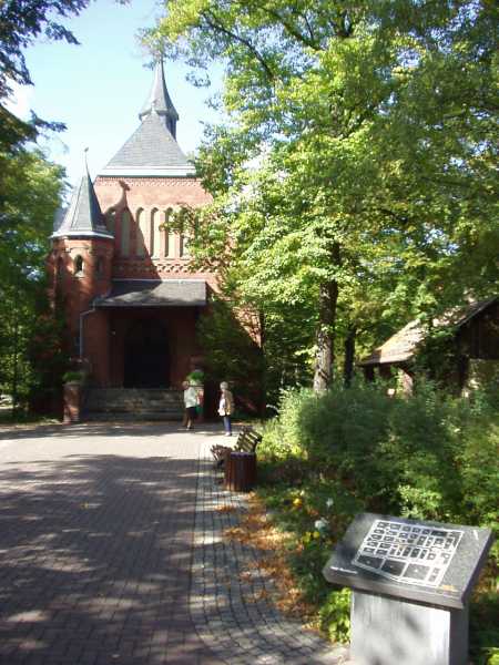 Kapelle und Lageplan - Waldfriedhof Oberschöneweide